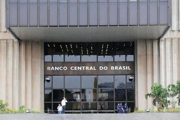 المركزي-البرازيلي-يُبقي-سعر-الفائدة-الرئيسي-عند-15%