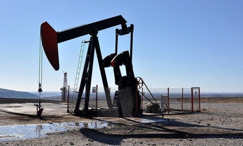 تراجع-النفط-مع-متابعة-الجهود-الأمريكية-لإنهاء-الحرب-في-أوكرانيا