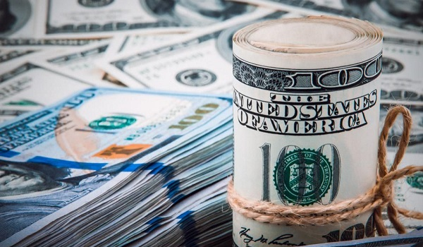 الدولار-يعمق-خسائره-وسط-موجة-بيعية-حادة-للأصول-الأمريكية