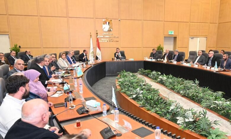 وزير-الإسكان-يعقد-اجتماعًا-لمتابعة-تنفيذ-“حدائق-تلال-الفسطاط”